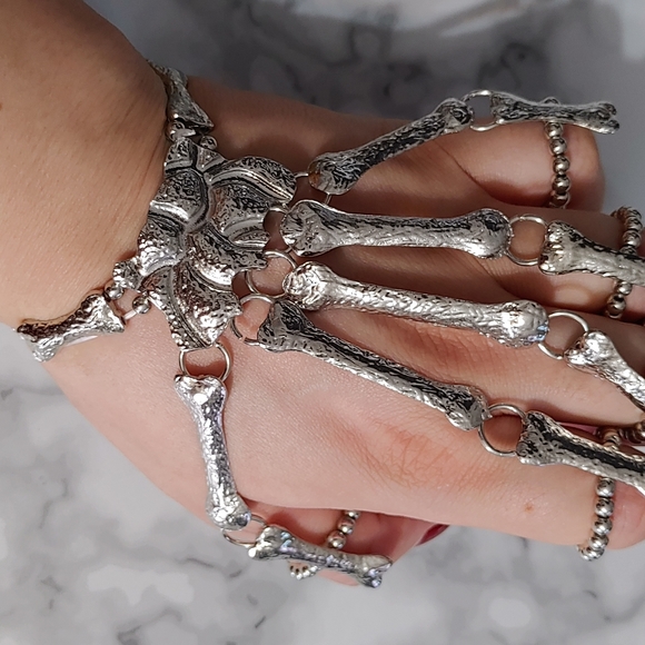 Gothic Skeleton Hand Bracelet - Picture 4 of 6
